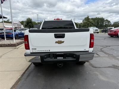 2011 Chevrolet Silverado 1500 LT Crew Cab  4X4 - Photo 6 - Flushing, MI 48433