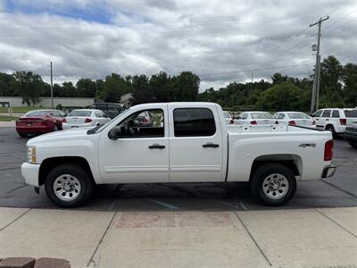 2011 Chevrolet Silverado 1500 LT Crew Cab  4X4 - Photo 8 - Flushing, MI 48433