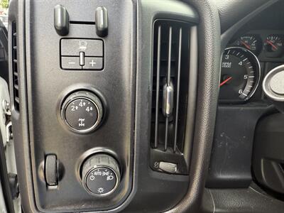 2015 Chevrolet Silverado 2500 HD 4WD  Service Body - Photo 16 - Flushing, MI 48433