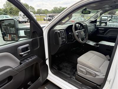 2015 Chevrolet Silverado 2500 HD 4WD  Service Body - Photo 8 - Flushing, MI 48433