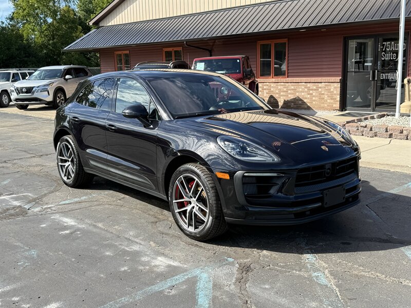 2024 Porsche Macan S   - Photo 1 - Flushing, MI 48433