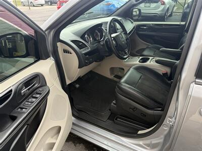 2019 Dodge Grand Caravan SXT   - Photo 12 - Flushing, MI 48433