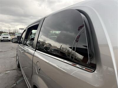 2019 Dodge Grand Caravan SXT   - Photo 35 - Flushing, MI 48433