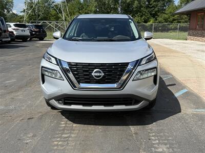 2022 Nissan Rogue SV  AWD - Photo 2 - Flushing, MI 48433