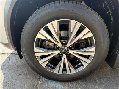 2022 Nissan Rogue SV  AWD - Photo 7 - Flushing, MI 48433