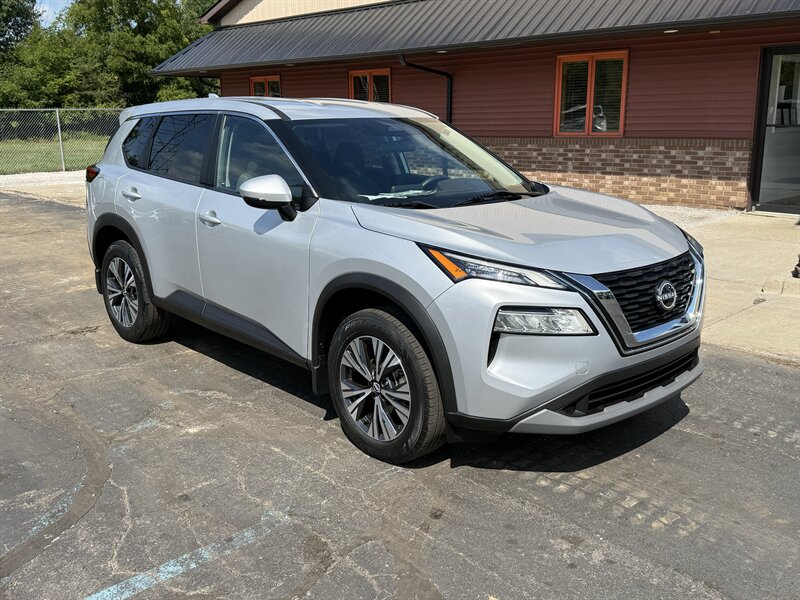 2022 Nissan Rogue SV  AWD - Photo 1 - Flushing, MI 48433
