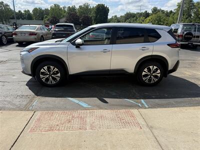 2022 Nissan Rogue SV  AWD - Photo 8 - Flushing, MI 48433