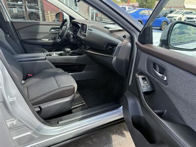 2022 Nissan Rogue SV  AWD - Photo 24 - Flushing, MI 48433