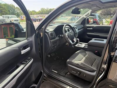 2019 Toyota Tundra SR5 4X4  TRD Off Road - Photo 11 - Flushing, MI 48433