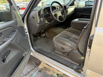 2004 Chevrolet Silverado 2500 HD LS 4dr Extended Cab 4X4 - Photo 12 - Flushing, MI 48433