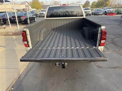 2004 Chevrolet Silverado 2500 HD LS 4dr Extended Cab 4X4 - Photo 34 - Flushing, MI 48433