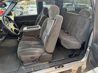 2004 Chevrolet Silverado 2500 HD LS 4dr Extended Cab 4X4 - Photo 13 - Flushing, MI 48433