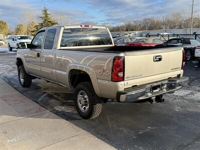 2004 Chevrolet Silverado 2500 HD LS 4dr Extended Cab 4X4 - Photo 8 - Flushing, MI 48433