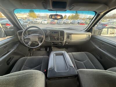 2004 Chevrolet Silverado 2500 HD LS 4dr Extended Cab 4X4 - Photo 11 - Flushing, MI 48433