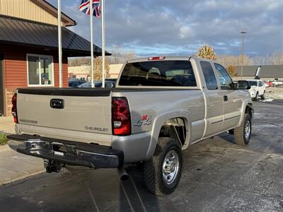 2004 Chevrolet Silverado 2500 HD LS 4dr Extended Cab 4X4 - Photo 6 - Flushing, MI 48433