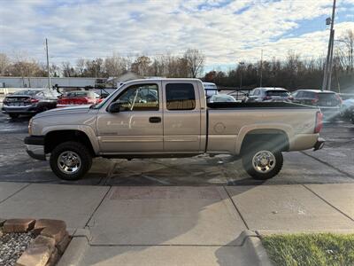 2004 Chevrolet Silverado 2500 HD LS 4dr Extended Cab 4X4 - Photo 9 - Flushing, MI 48433