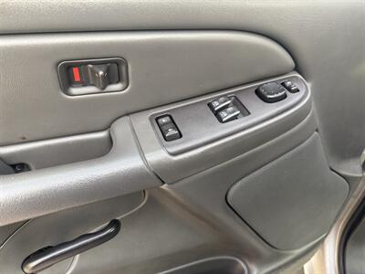 2004 Chevrolet Silverado 2500 HD LS 4dr Extended Cab 4X4 - Photo 25 - Flushing, MI 48433
