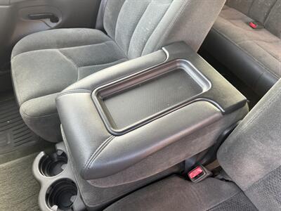 2004 Chevrolet Silverado 2500 HD LS 4dr Extended Cab 4X4 - Photo 30 - Flushing, MI 48433