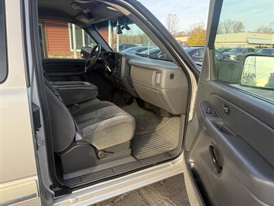 2004 Chevrolet Silverado 2500 HD LS 4dr Extended Cab 4X4 - Photo 37 - Flushing, MI 48433