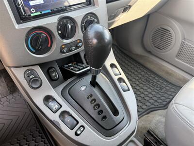 2004 Saturn Vue V6 AWD   - Photo 15 - Flushing, MI 48433