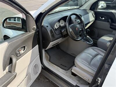 2004 Saturn Vue V6 AWD   - Photo 10 - Flushing, MI 48433