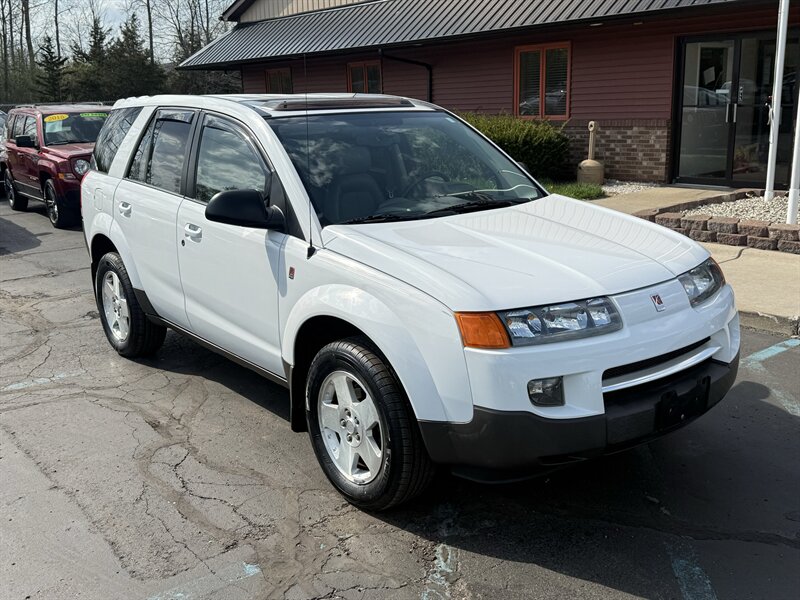2004 Saturn Vue V6 AWD   - Photo 1 - Flushing, MI 48433