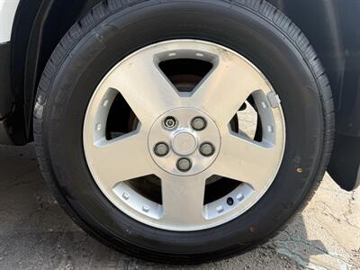 2004 Saturn Vue V6 AWD   - Photo 9 - Flushing, MI 48433