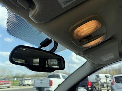 2004 Saturn Vue V6 AWD   - Photo 16 - Flushing, MI 48433