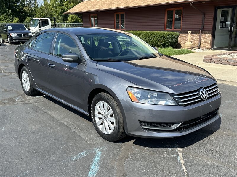 2014 Volkswagen Passat 1.8T S PZEV  Wolfsburg Edition - Photo 1 - Flushing, MI 48433