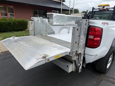 2017 Chevrolet Silverado 2500 HD 4WD  BOSS V Plow & Lift Gate - Photo 9 - Flushing, MI 48433