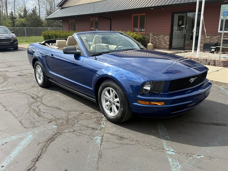 2008 Ford Mustang V6 Convertible  Premium 5-Speed - Photo 1 - Flushing, MI 48433