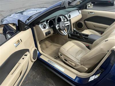 2008 Ford Mustang V6 Convertible  Premium 5-Speed - Photo 14 - Flushing, MI 48433