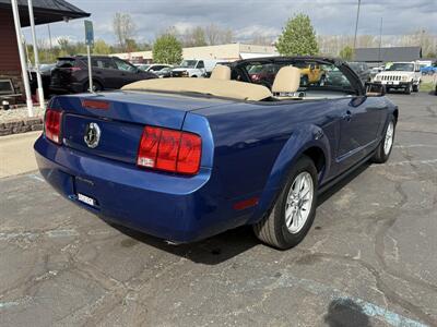 2008 Ford Mustang V6 Convertible  Premium 5-Speed - Photo 7 - Flushing, MI 48433