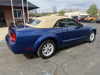 2008 Ford Mustang V6 Convertible  Premium 5-Speed - Photo 5 - Flushing, MI 48433