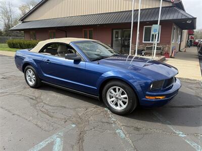 2008 Ford Mustang V6 Convertible  Premium 5-Speed - Photo 2 - Flushing, MI 48433