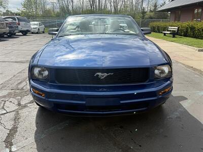 2008 Ford Mustang V6 Convertible  Premium 5-Speed - Photo 4 - Flushing, MI 48433