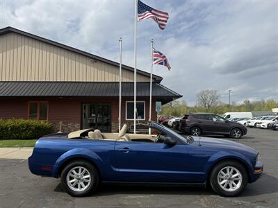 2008 Ford Mustang V6 Convertible  Premium 5-Speed - Photo 6 - Flushing, MI 48433