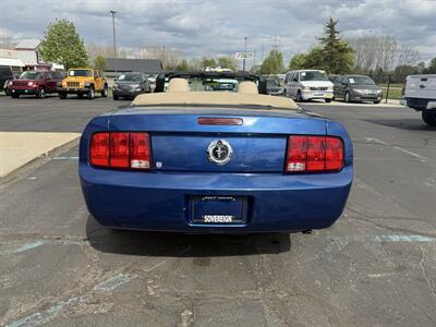 2008 Ford Mustang V6 Convertible  Premium 5-Speed - Photo 13 - Flushing, MI 48433