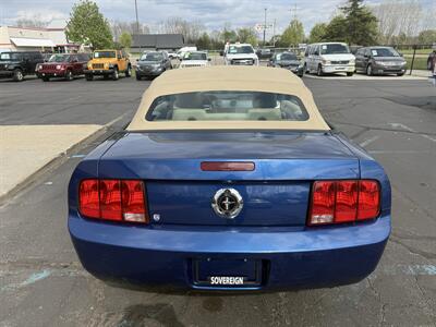 2008 Ford Mustang V6 Convertible  Premium 5-Speed - Photo 12 - Flushing, MI 48433