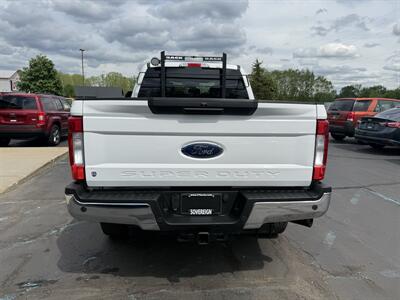 2019 Ford F-250 Super Duty XLT  Crew Cab 4X4 - Photo 6 - Flushing, MI 48433