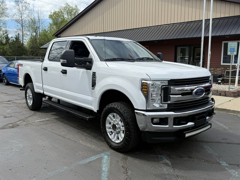 2019 Ford F-250 Super Duty XLT  Crew Cab 4X4 - Photo 1 - Flushing, MI 48433