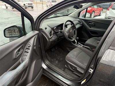 2020 Chevrolet Trax LS FWD - Photo 10 - Flushing, MI 48433