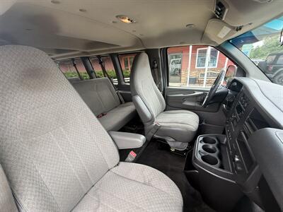 2015 Chevrolet Express LS 3500 15 Passenger - Photo 25 - Flushing, MI 48433