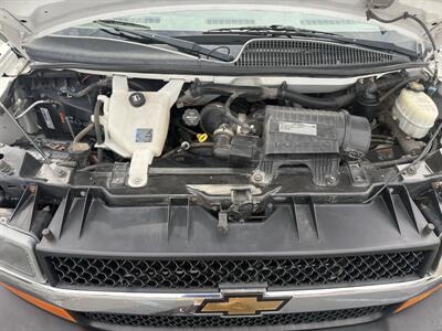 2015 Chevrolet Express LS 3500 15 Passenger - Photo 30 - Flushing, MI 48433