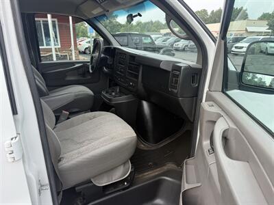 2015 Chevrolet Express LS 3500 15 Passenger - Photo 22 - Flushing, MI 48433
