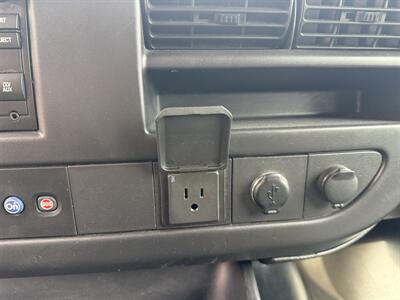 2015 Chevrolet Express LS 3500 15 Passenger - Photo 10 - Flushing, MI 48433