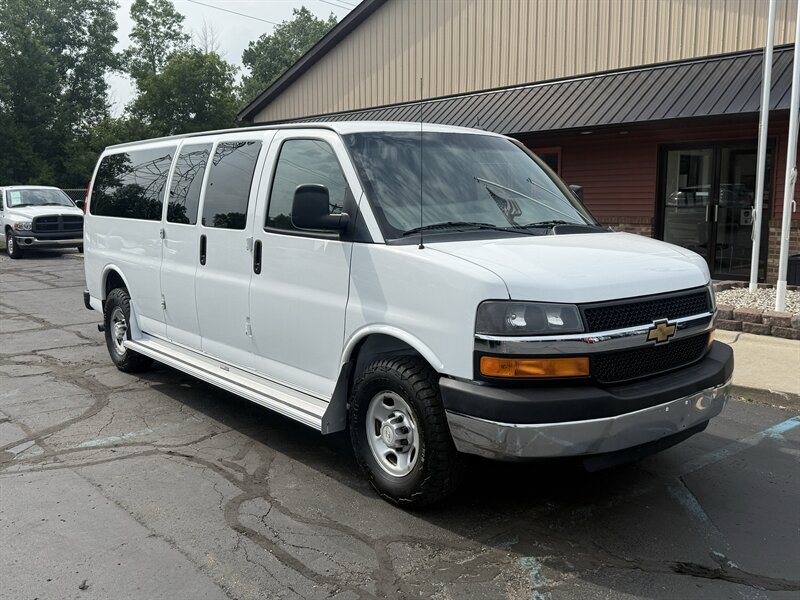 2015 Chevrolet Express LS 3500  15 Passenger - Photo 1 - Flushing, MI 48433
