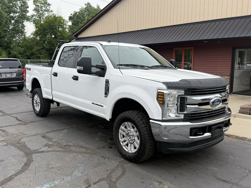 2019 Ford F-250 Super Duty XLT  Crew 4X4 6.7 POWERSTROKE - Photo 1 - Flushing, MI 48433