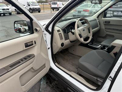 2008 Ford Escape XLS  4WD - Photo 12 - Flushing, MI 48433