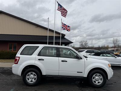 2008 Ford Escape XLS  4WD - Photo 4 - Flushing, MI 48433